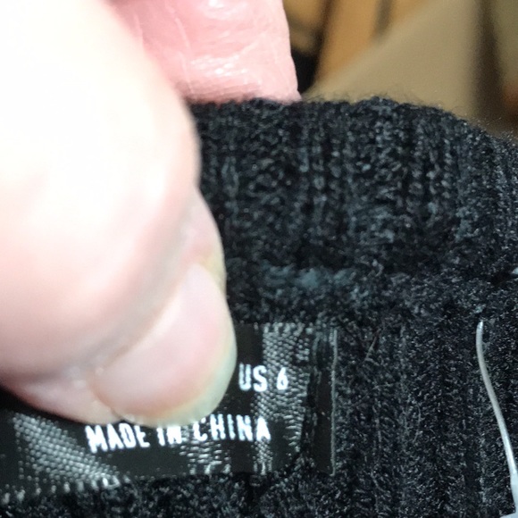 Shein Black Rib Knit Off The Shoulder Sweater Crop Top Ruffle Hem Size 6 - Picture 3 of 4